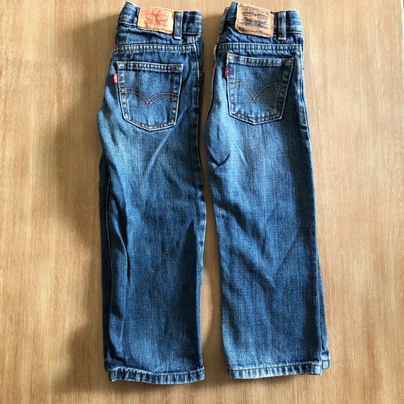 🆕 Listing!!! 2 pairs of Levi’s - Picture 2 of 8